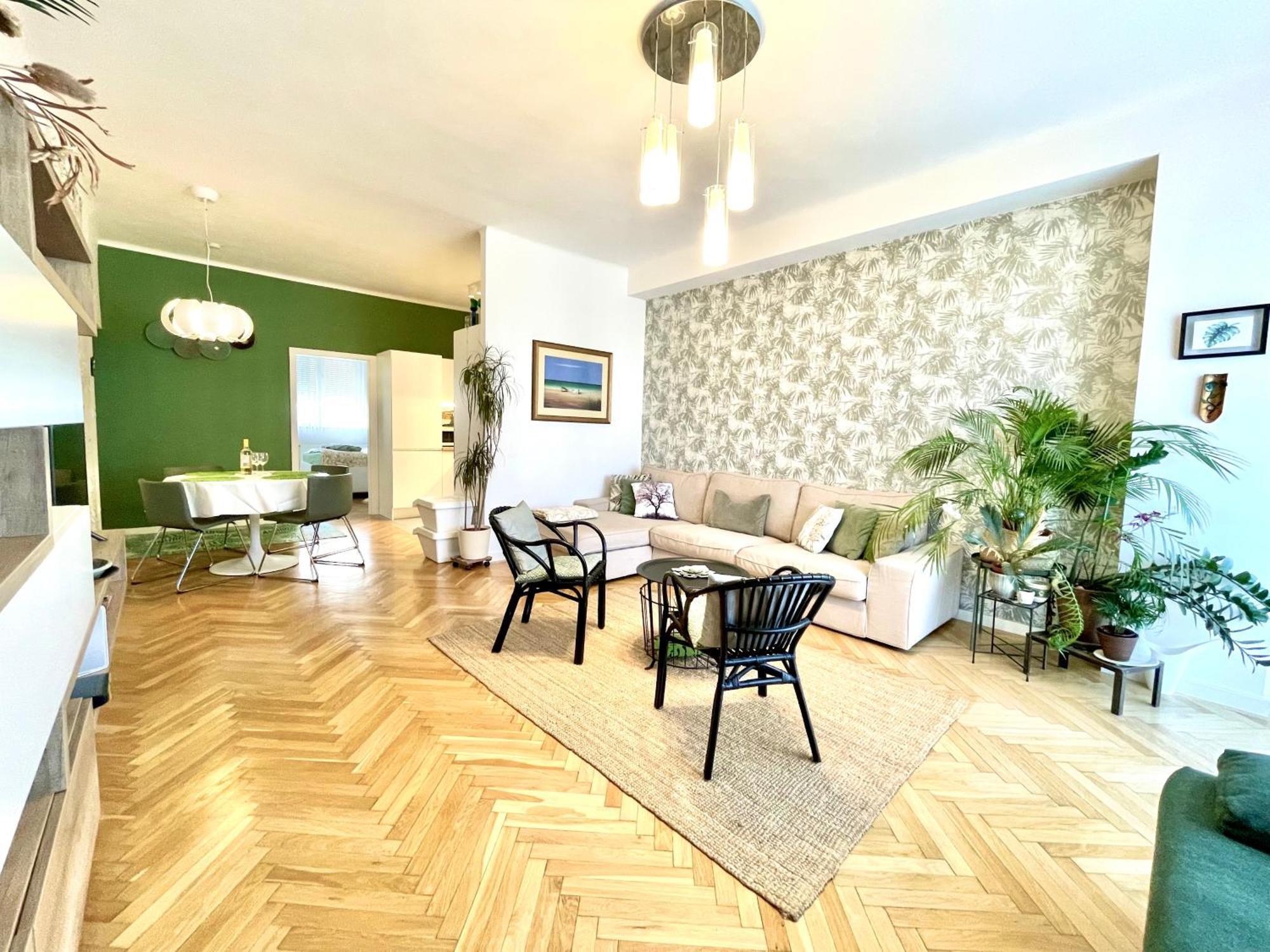 Mint Pearl Apartment 3 Rooms 2 Bathrooms At Kalvin Square, Budapest